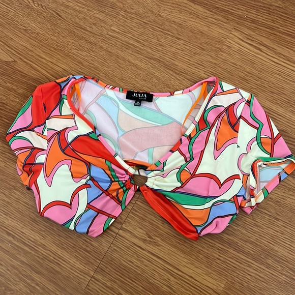 Groovy Open Back Crop Top - Picture 2 of 4